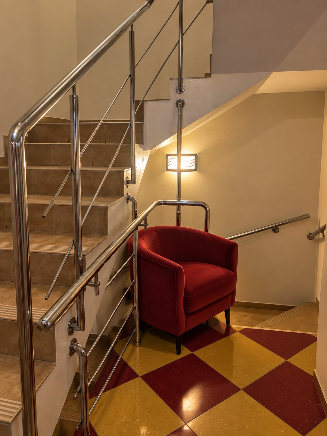 Hotel Cardinal lounge and staircase