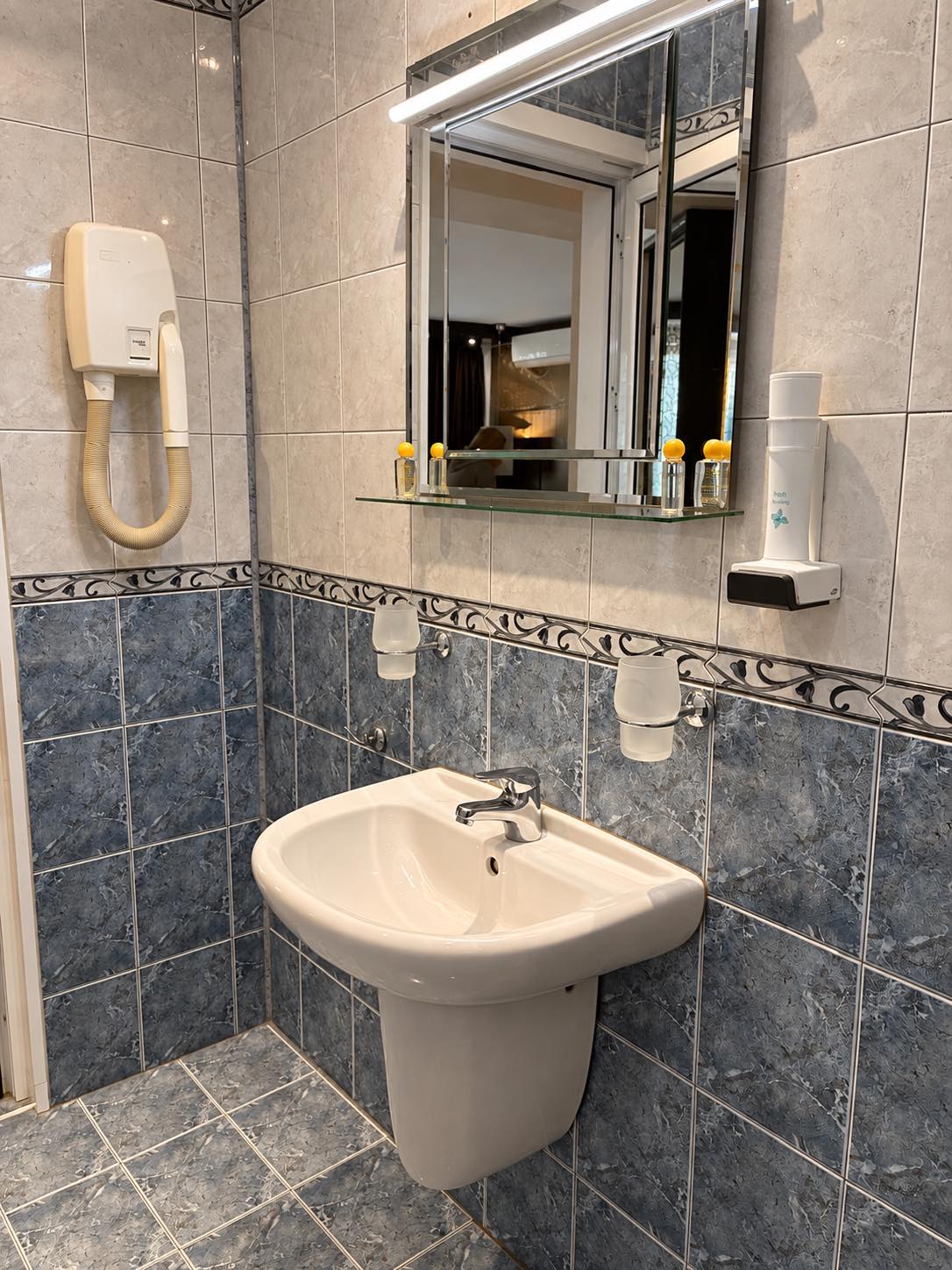 Bathroom of the Deluxe Double Room with one large bed