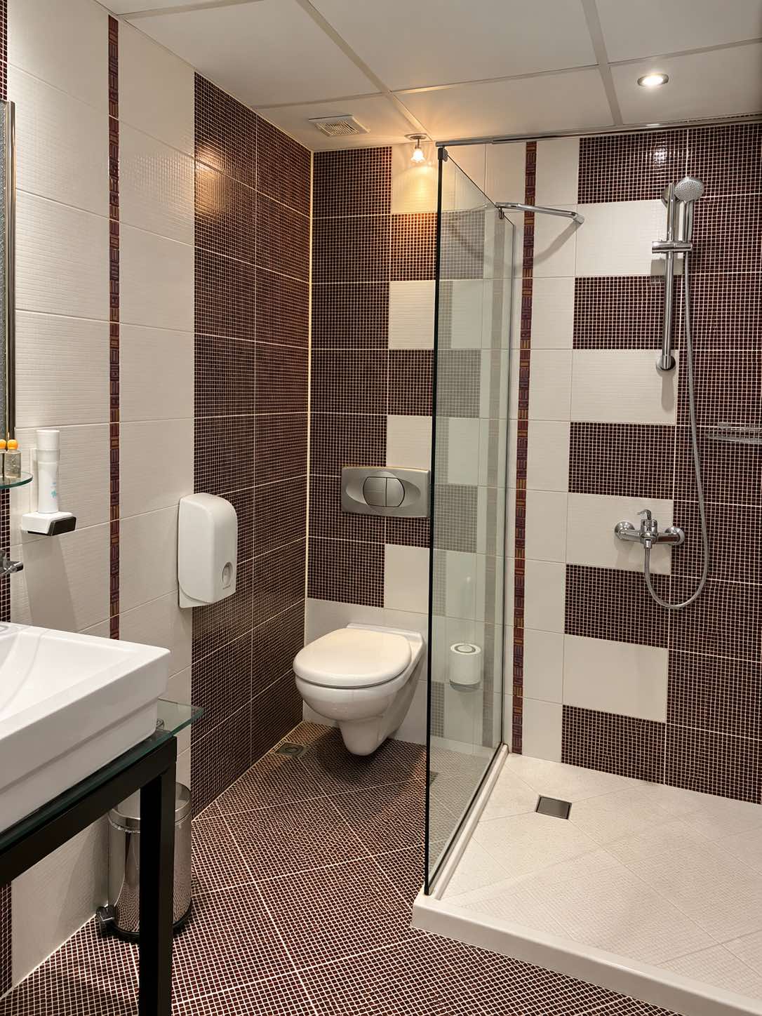Bathroom of the Double Room with twin beds