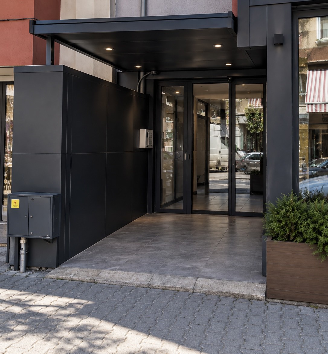 Hotel Cardinal entrance